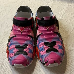 Crosskix 2.0 graffiti closed toe water shoes unisex men’s 11/women’s 12 NWT